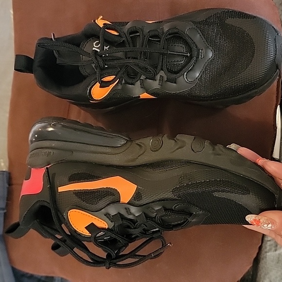 Nike - Picture 2 of 10